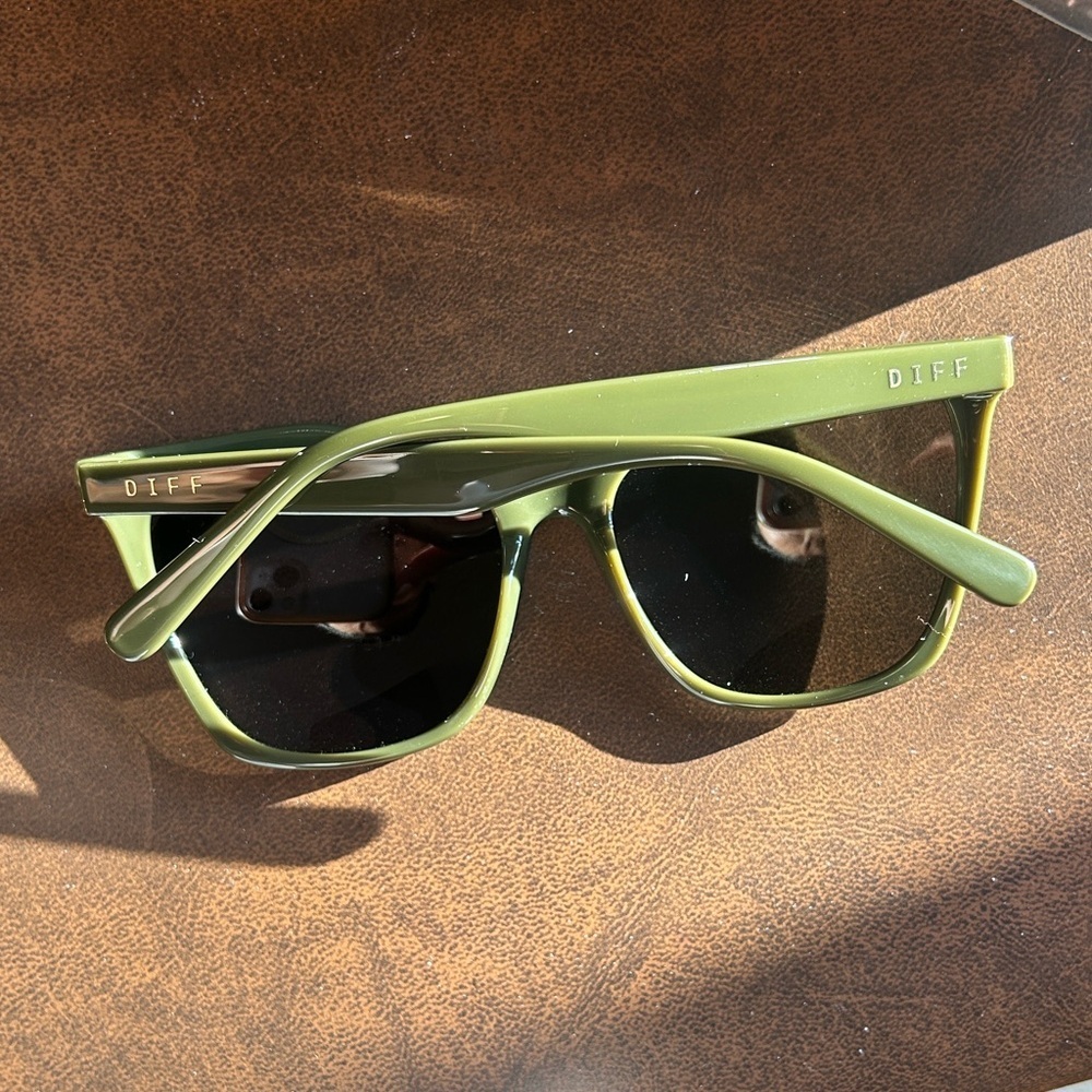 Diff Eyewear Sunglasses Cassidy Oversized in Oliv… - image 6